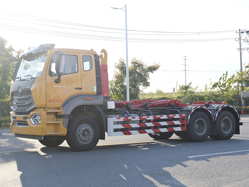 重汽浩瀚后雙橋18方勾臂垃圾車